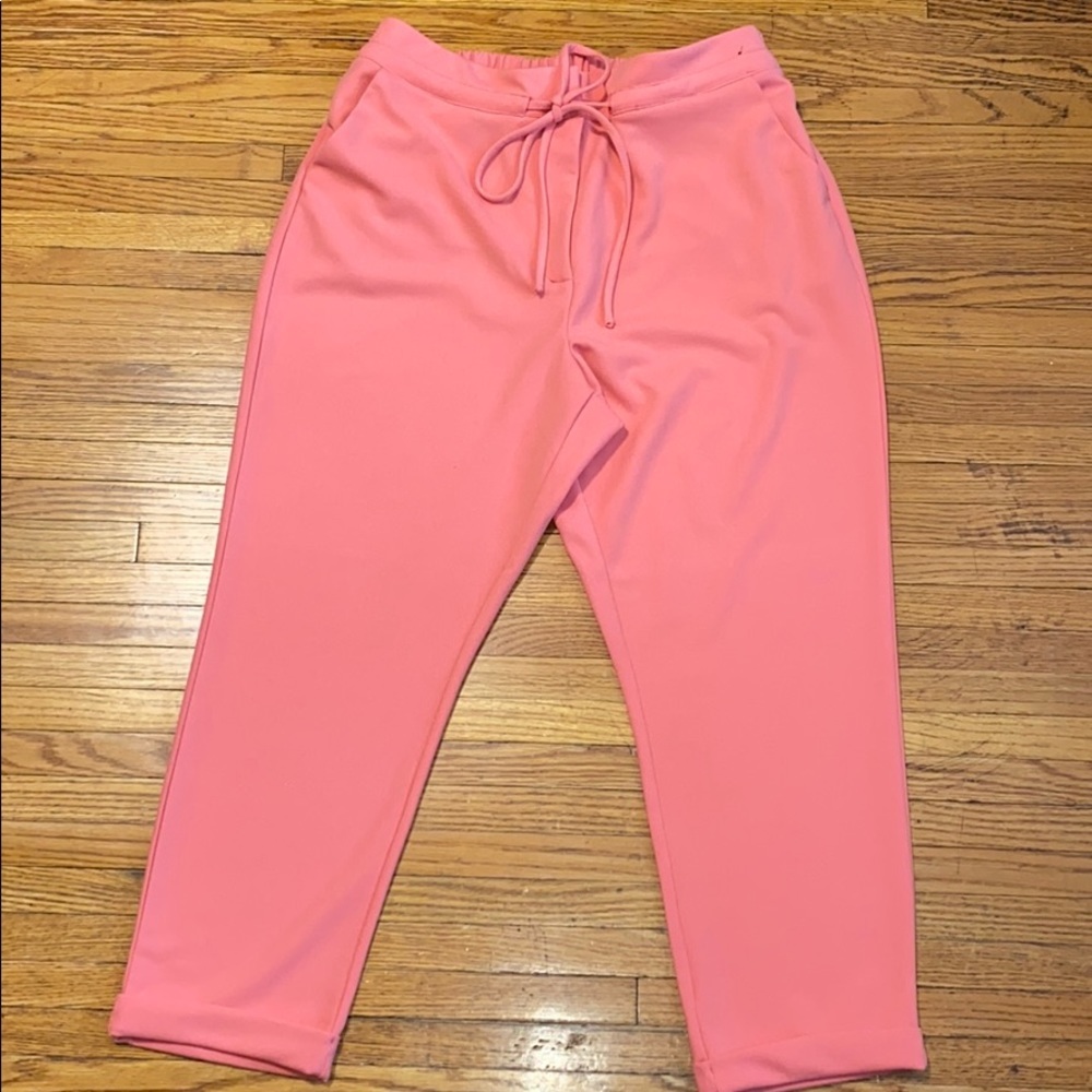 NWOT New York and Company Stretch Cropped Capri Pocket Pants